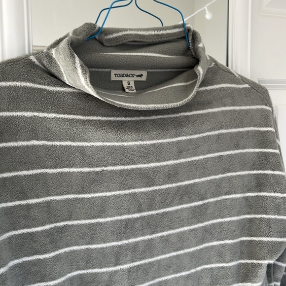 Toad & Co Gray Stripped Cowl Neck Fleece Sweater size small - Picture 2 of 8